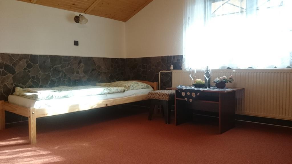 Penzion Relax Hotel Prievidza Buitenkant foto